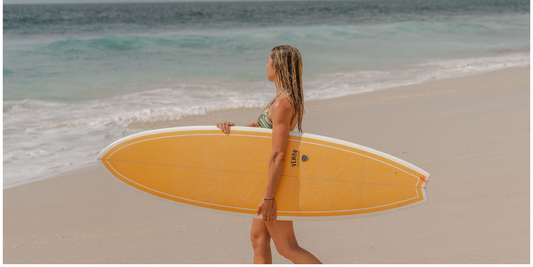 Planche de surf epoxy : avantages, types et conseils pour bien choisir